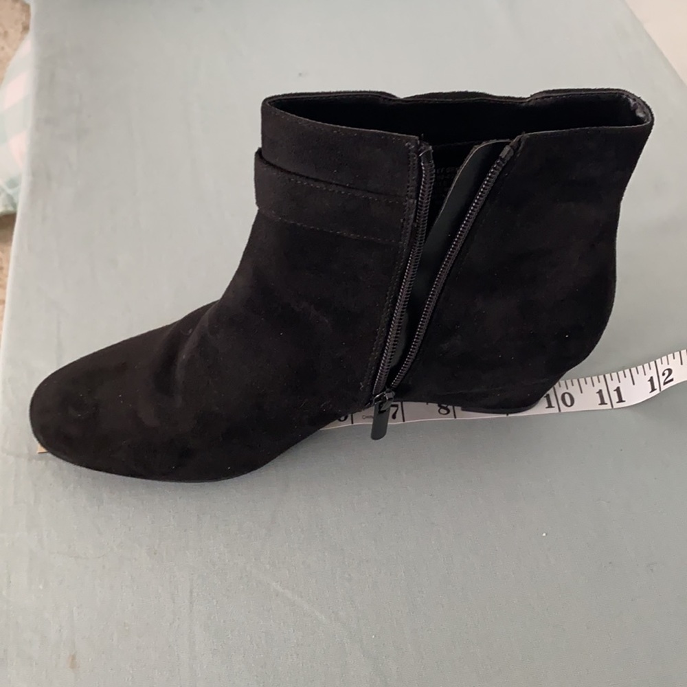East Fifth sz 9 suede like boots w memory foam - Picture 10 of 11